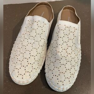 Cloud Walkers Women's Cream Perforated Loafers with gold accents